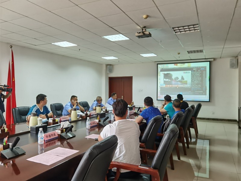 "一盔一带"行动部署 成都交警四分局约谈美团,饿了么