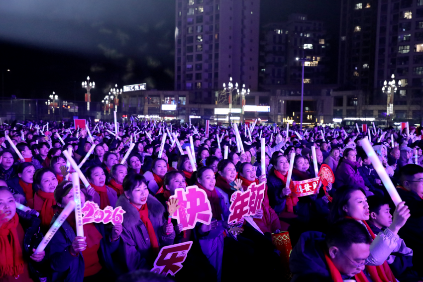 1770863809610030740.png 观众欣赏节目 筠连县融媒体中心提供_副本.png